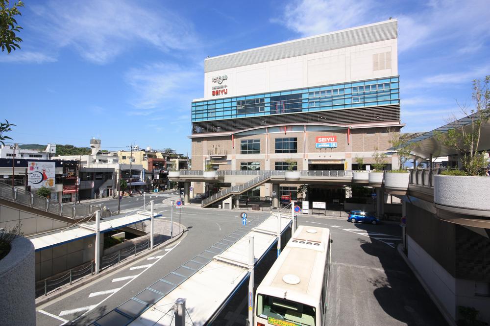 Shopping centre. 1070m Riberu Oji until Riberu Oji is the shopping center. Including Seiyu of 24-hour, Various clinic, Business facilities such as banks and post offices, restaurant, amusement, Miscellaneous goods ・ So apparel specialty store is on