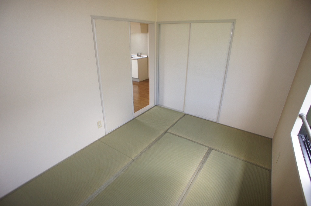 Other room space. After allese-style room is probably necessary!