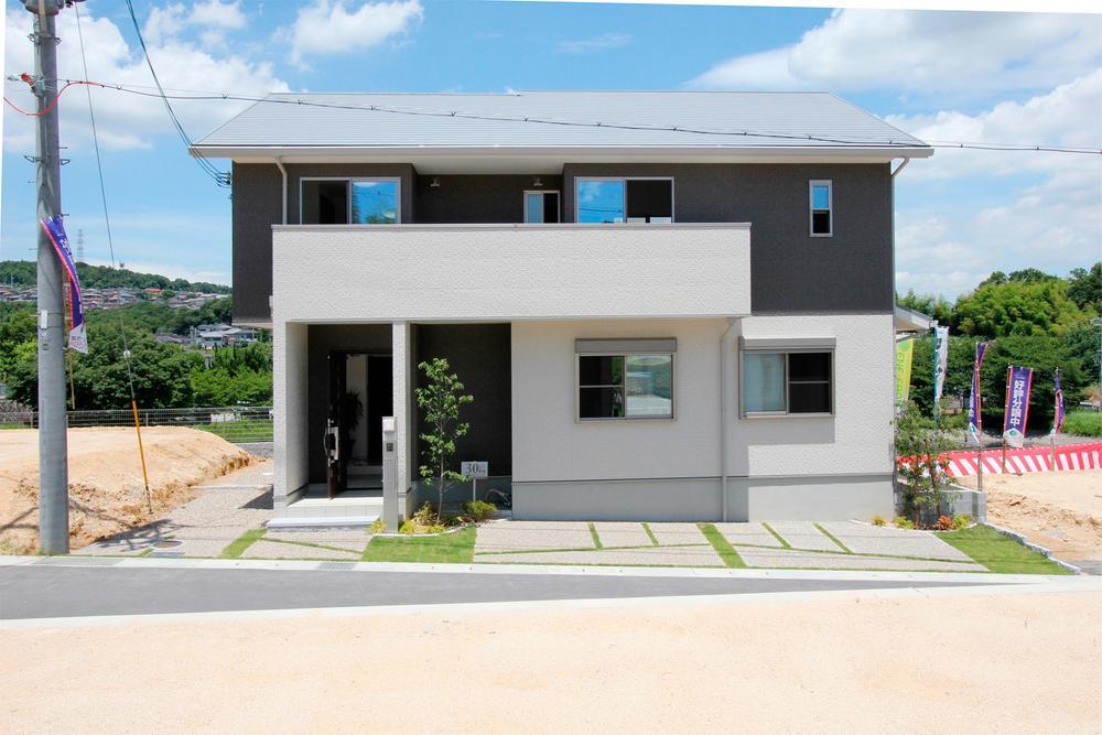 Local appearance photo. Sale Models appearance