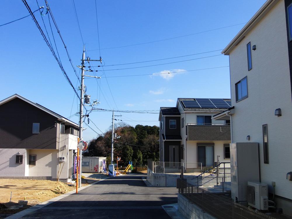 Local photos, including front road. Local (2013 December) shooting