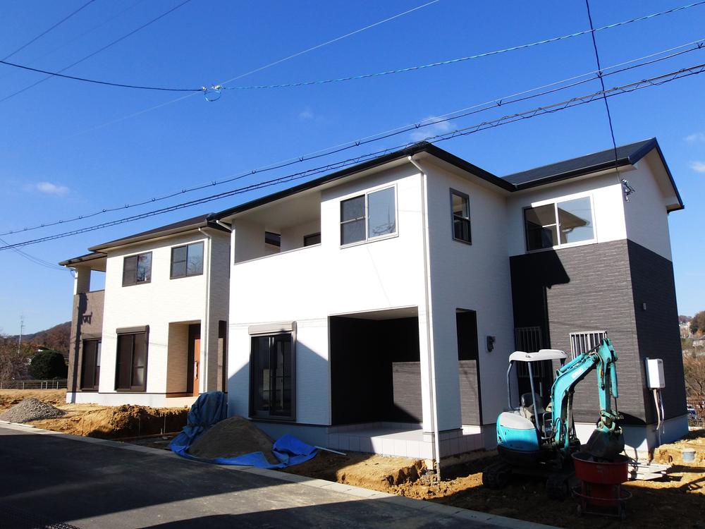 Local appearance photo. Indoor (2013 December) shooting south-facing building in the No. 28 place