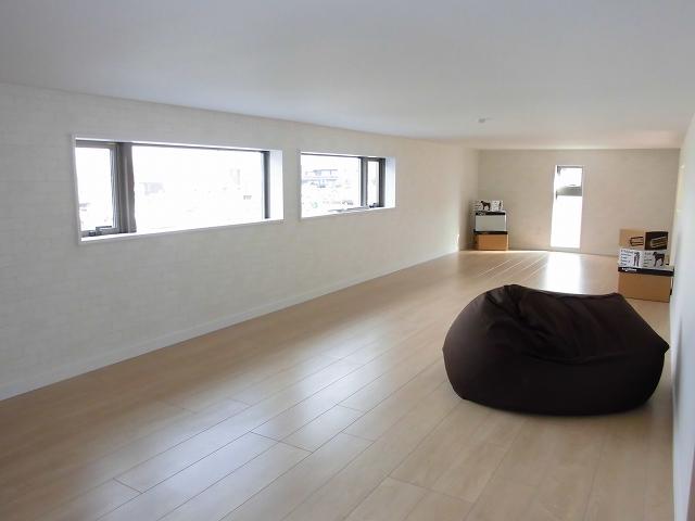 Floor plan. 29,800,000 yen, 4LDK, Land area 141.05 sq m , When the building area 99.2 sq m probably be found here, "What this breadth is! I would say, "is the breadth. 