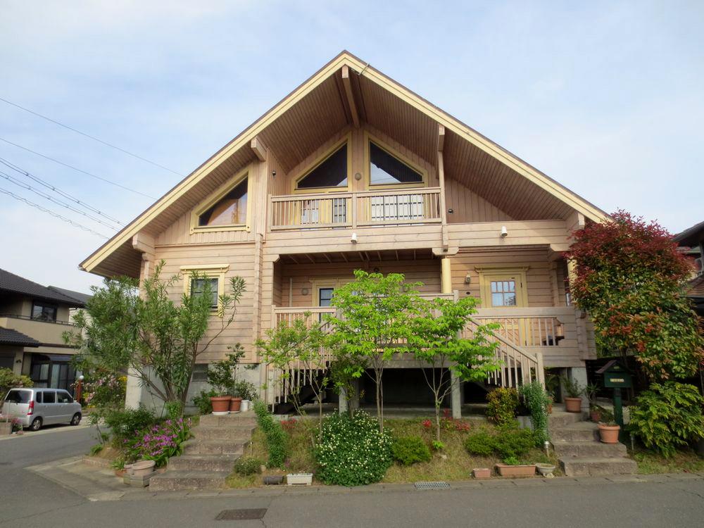 Local appearance photo. March 2004 Built! All-electric ・ With solar power system