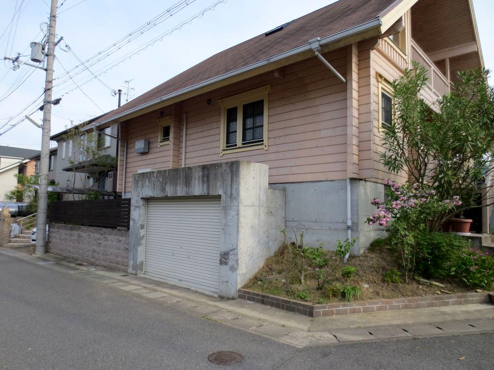 Parking lot. Parking two Allowed!