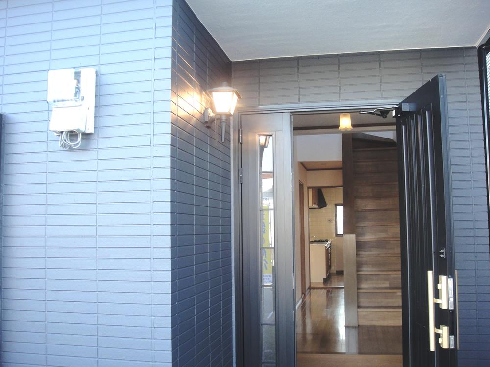 Entrance. Local (12 May 2013) Shooting