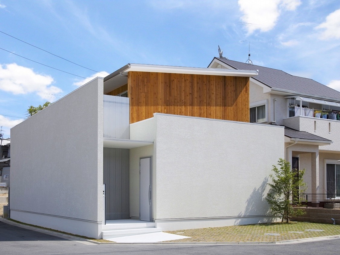 Same specifications photos (appearance). Bright enough same specifications appearance without wearing the electricity during the day with a soft indirect light from the outer wall rather than the direct light