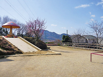 park. Fun is 160m slide until the mushrooms park. The proximity of the 2-minute walk