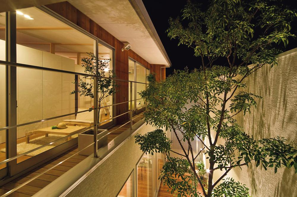 Same specifications photos (Other introspection). While the tree is feeling the four seasons extending from the first floor wooden deck, Nurture a love for nature. Same specifications