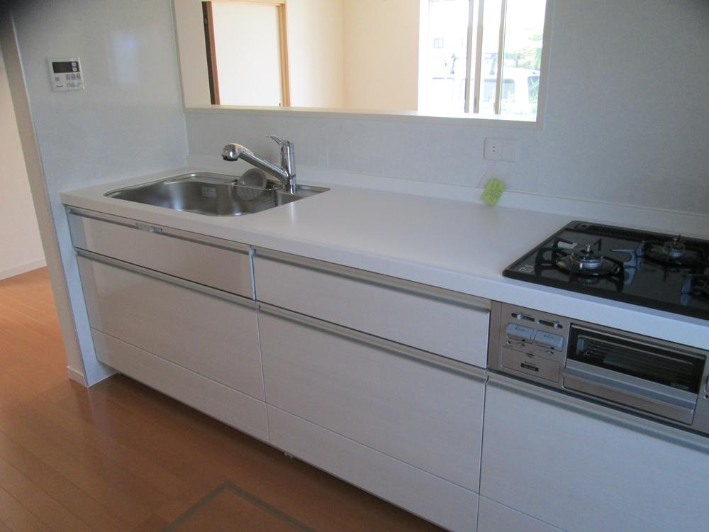 Kitchen. Guests can enjoy a conversation while cooking because the face-to-face kitchen