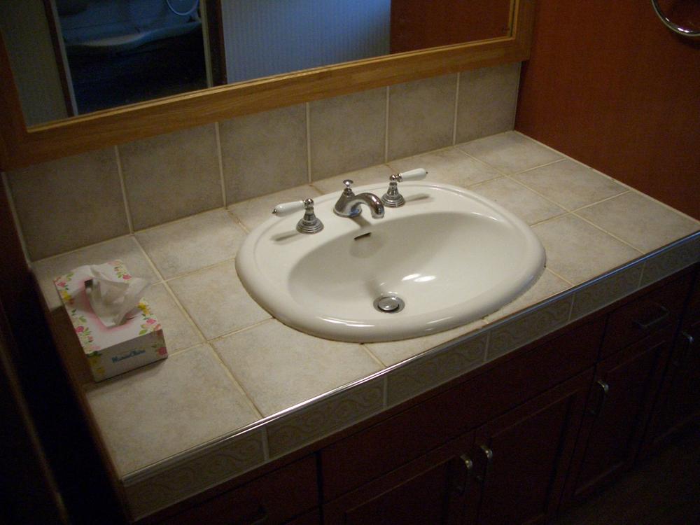 Wash basin, toilet. Indoor (11 May 2013) Shooting