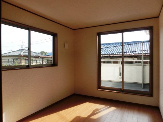 Non-living room. There is a whole room housed plenty