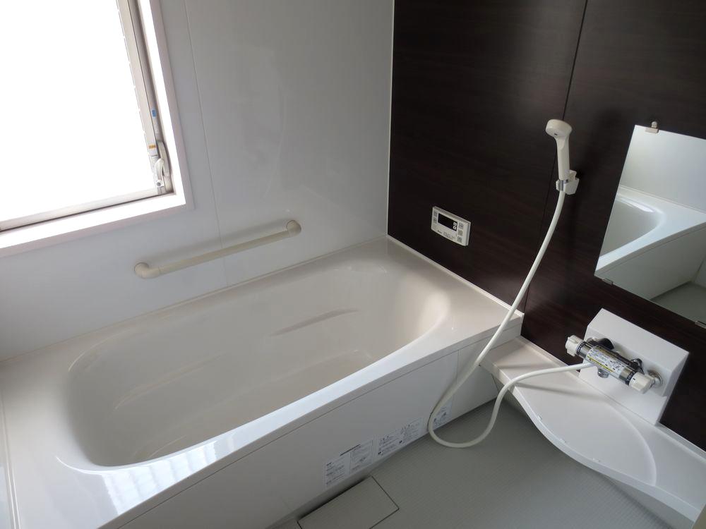 Bathroom.  ■ Bathroom 1 pyeong size automatic hot water beam, Add-fired function, Bathroom is equipped with heating dryer ■ 