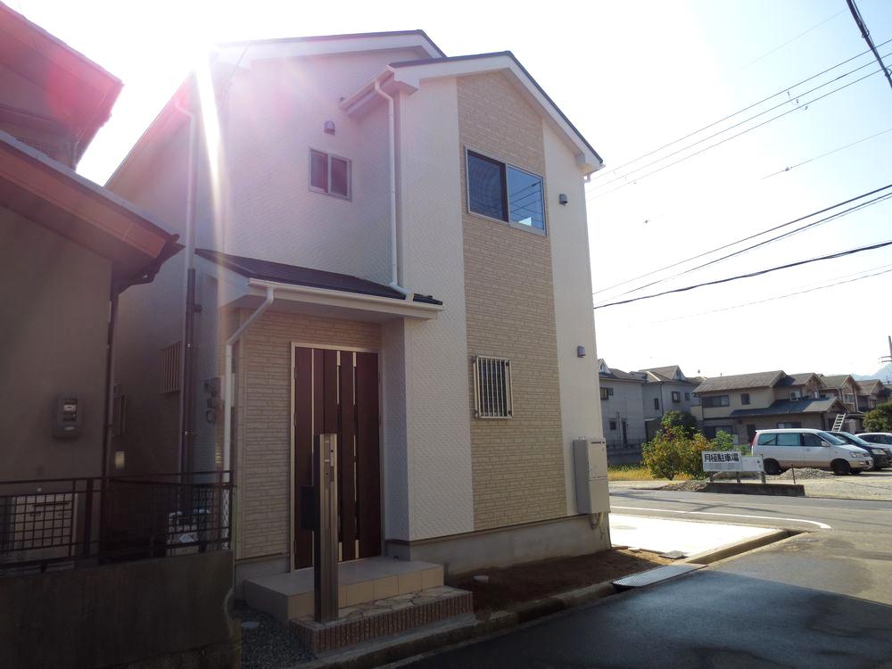 Local appearance photo.  ■ Residential stain-resistant exterior wall siding specifications with solar power system Exterior construction costs included!  ■ 