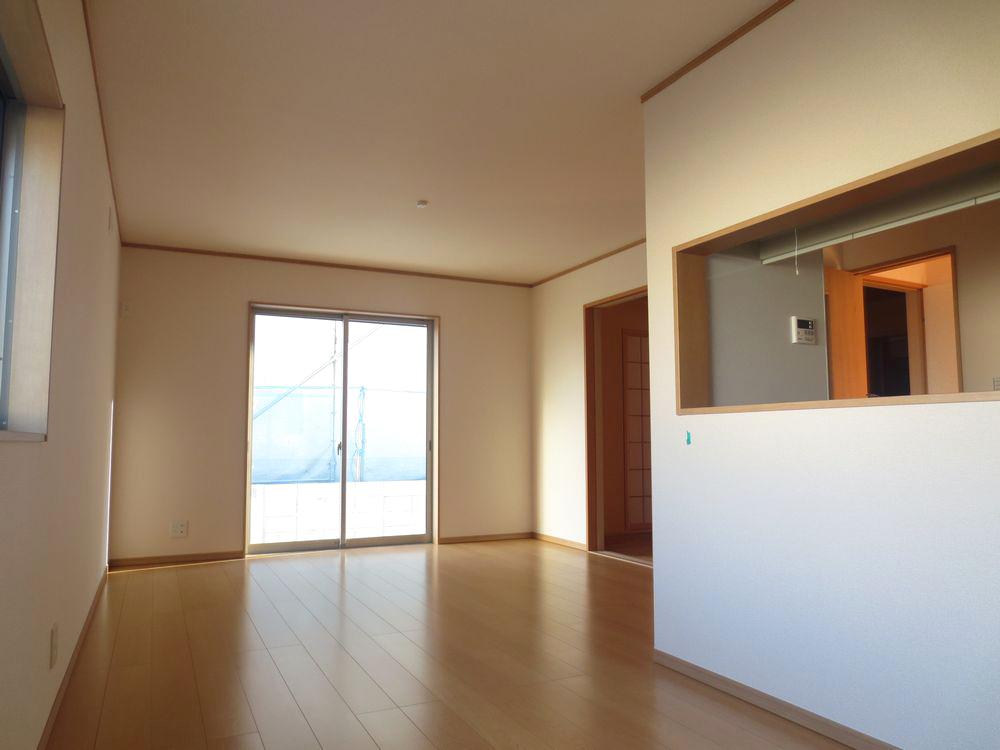 Living.  ■ Do not worry about condensation in pairs glass used (Building 3 Living) ■ 