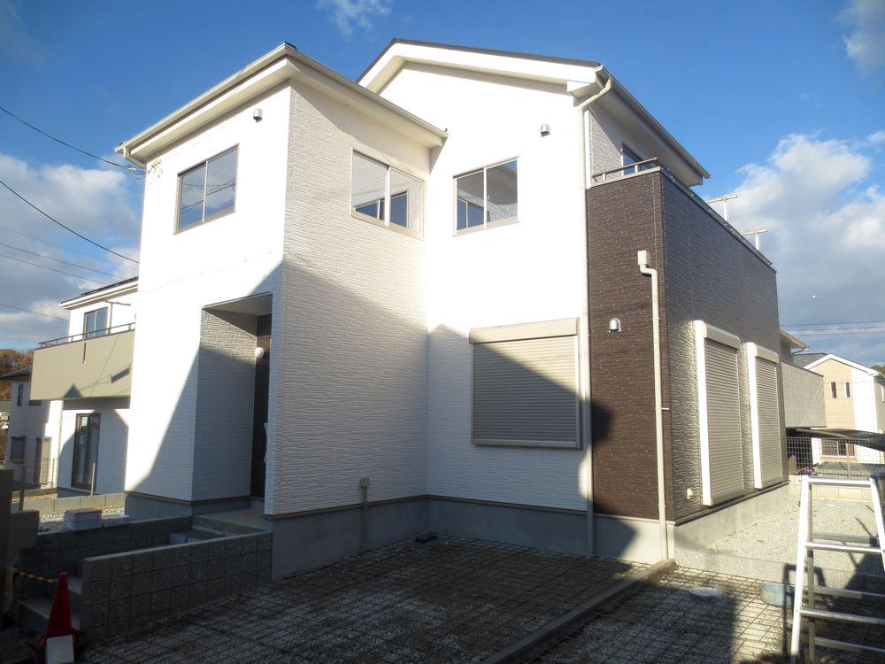 Local appearance photo.  ■ Building 2 appearance ■ 