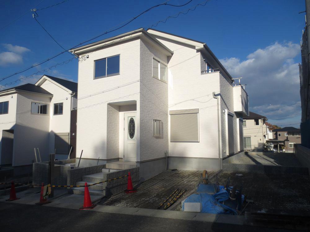 Local appearance photo.  ■ 3 Building appearance ■ 