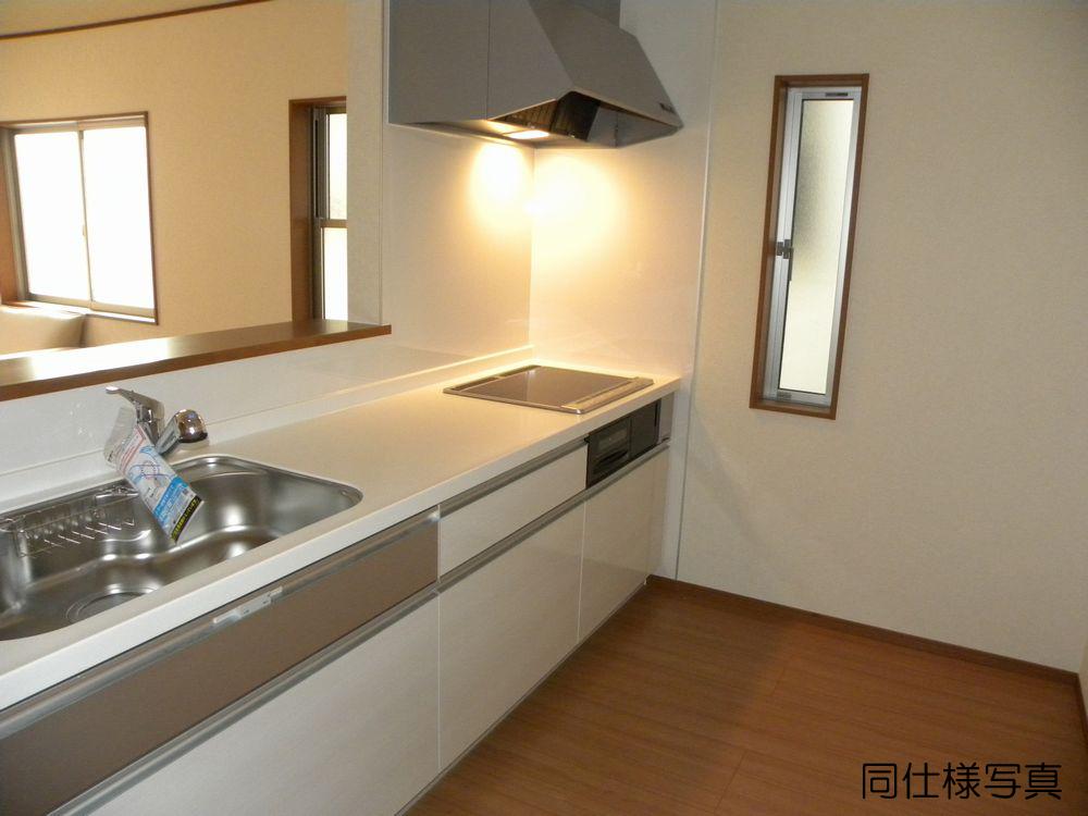 Same specifications photo (kitchen). ■ This is a system kitchen with water purifier ■
