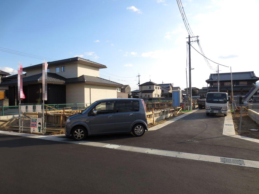 Local photos, including front road. ■ Local (12 May 2013) Shooting ■