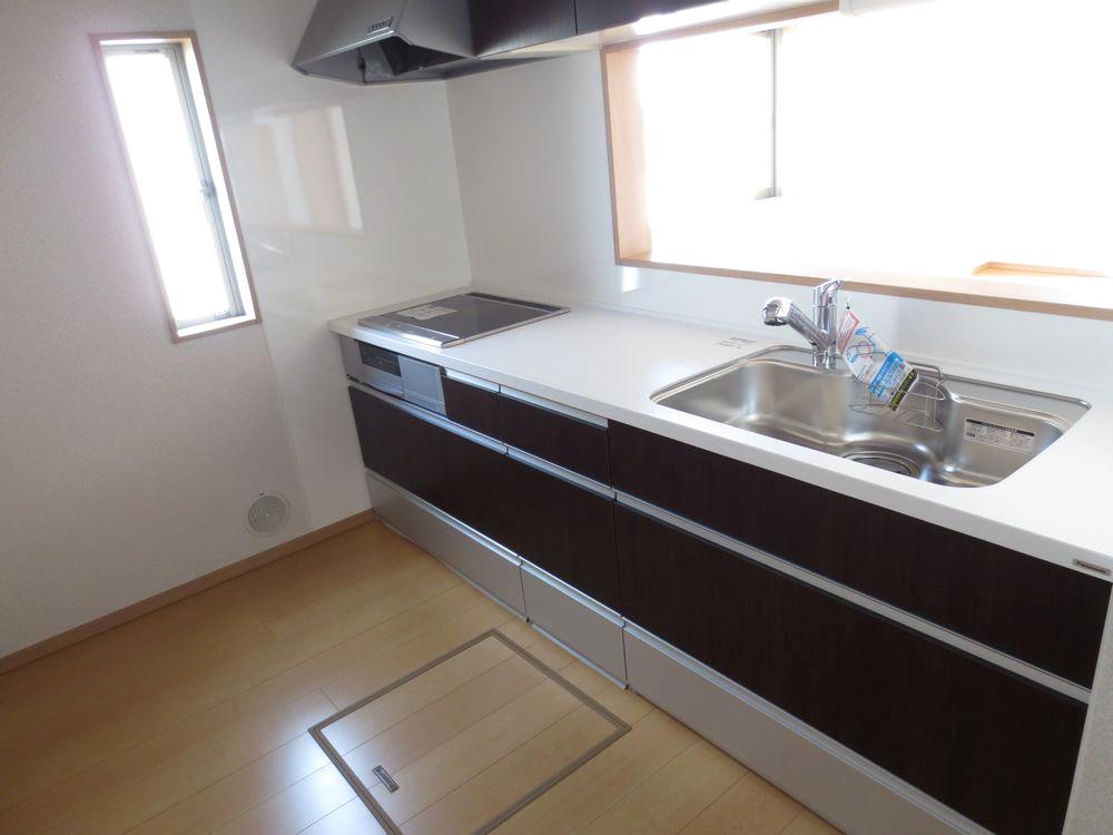 Kitchen. ■ Faucet is a system kitchen with an integrated water purifier ■