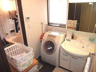 Wash basin, toilet. Indoor (12 May 2013) Shooting