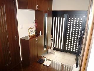 Entrance. Local (12 May 2013) Shooting