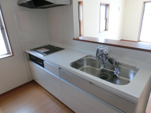 Same specifications photo (kitchen). Face-to-face kitchen where you can enjoy a conversation while cooking