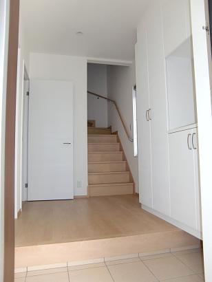 Entrance. Local (September 2013) Shooting