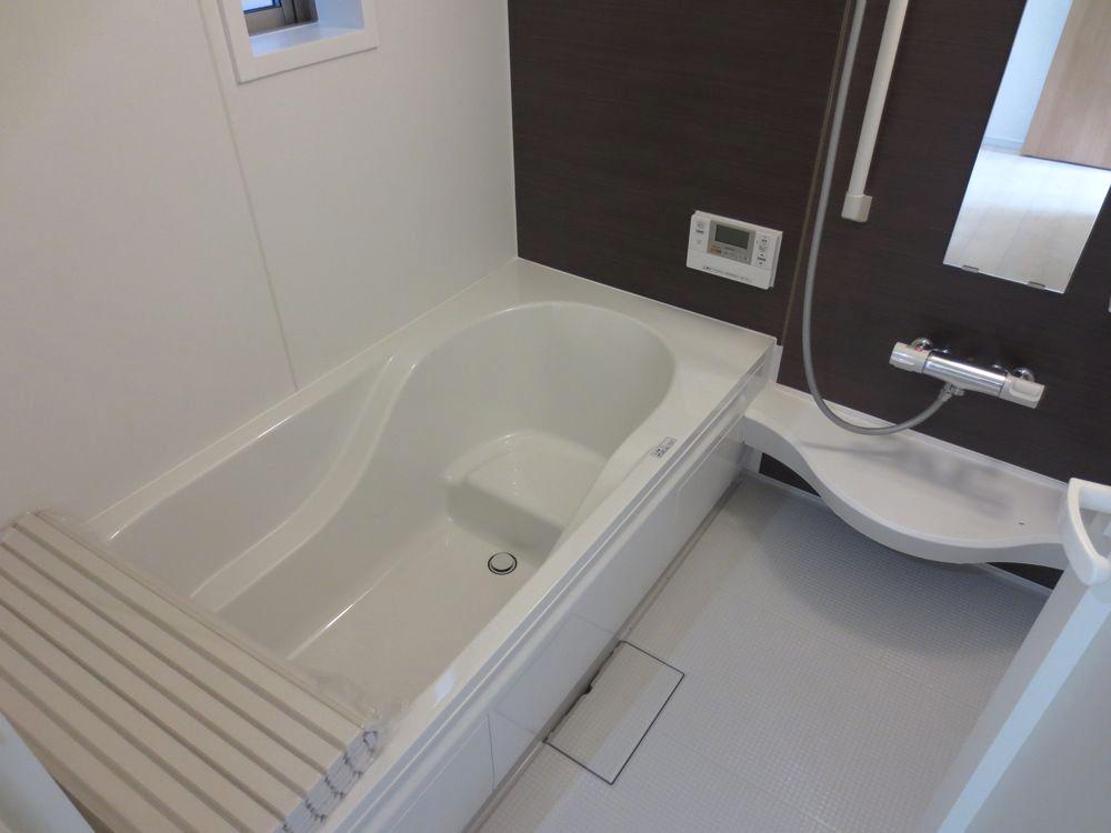 Bathroom. ■ Bathroom ventilation heating dryer, All is an automatic hot water clad function unit bus ■