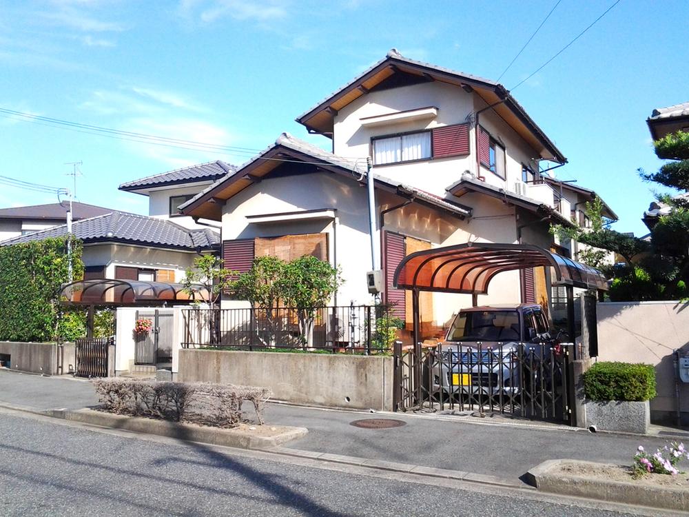 Local appearance photo. Local (10 May 2013) Shooting