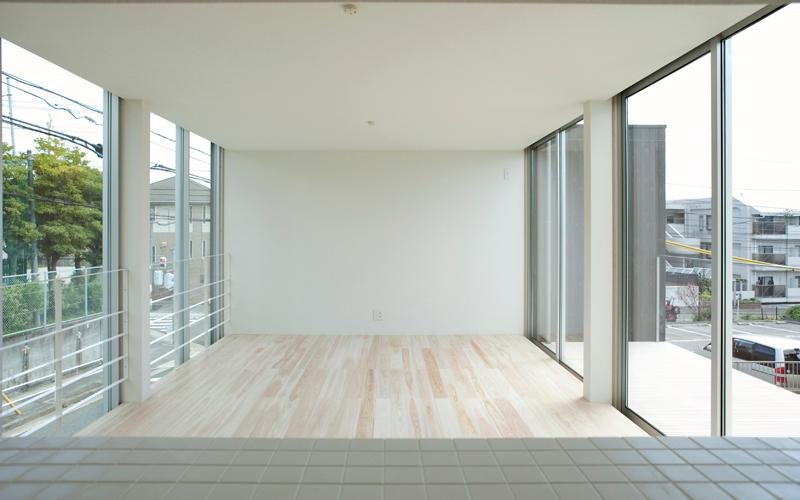 Other introspection. But there is also the impact of the (construction cases) Appearance, It is quite a different atmosphere from ordinary house also in the house. 