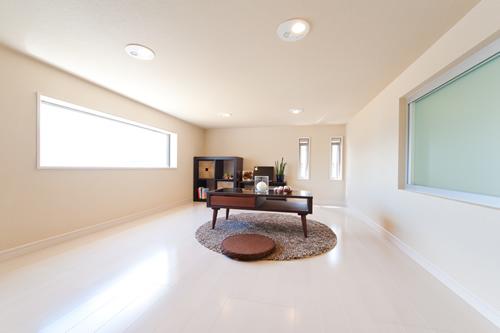 Model house photo. Here in also the second floor of the reference case. Bright study version. 