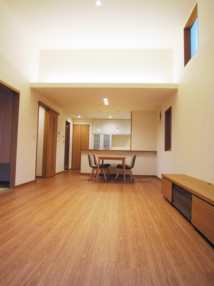 Model house photo. Stage III model house LDK