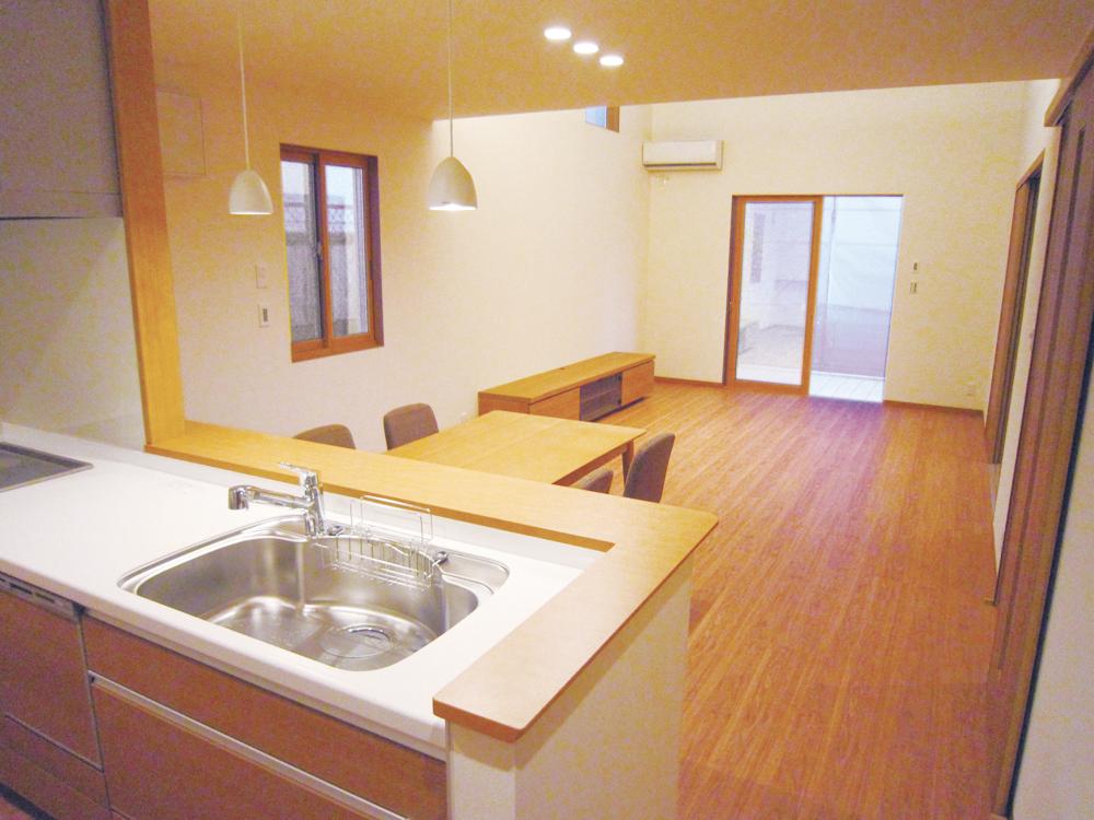 Model house photo. Stage III model house LDK