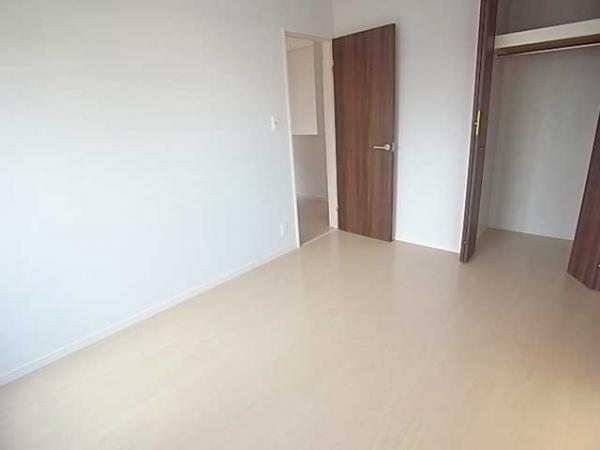 Non-living room. All room Spacious space with storage (same specifications as Western-style)