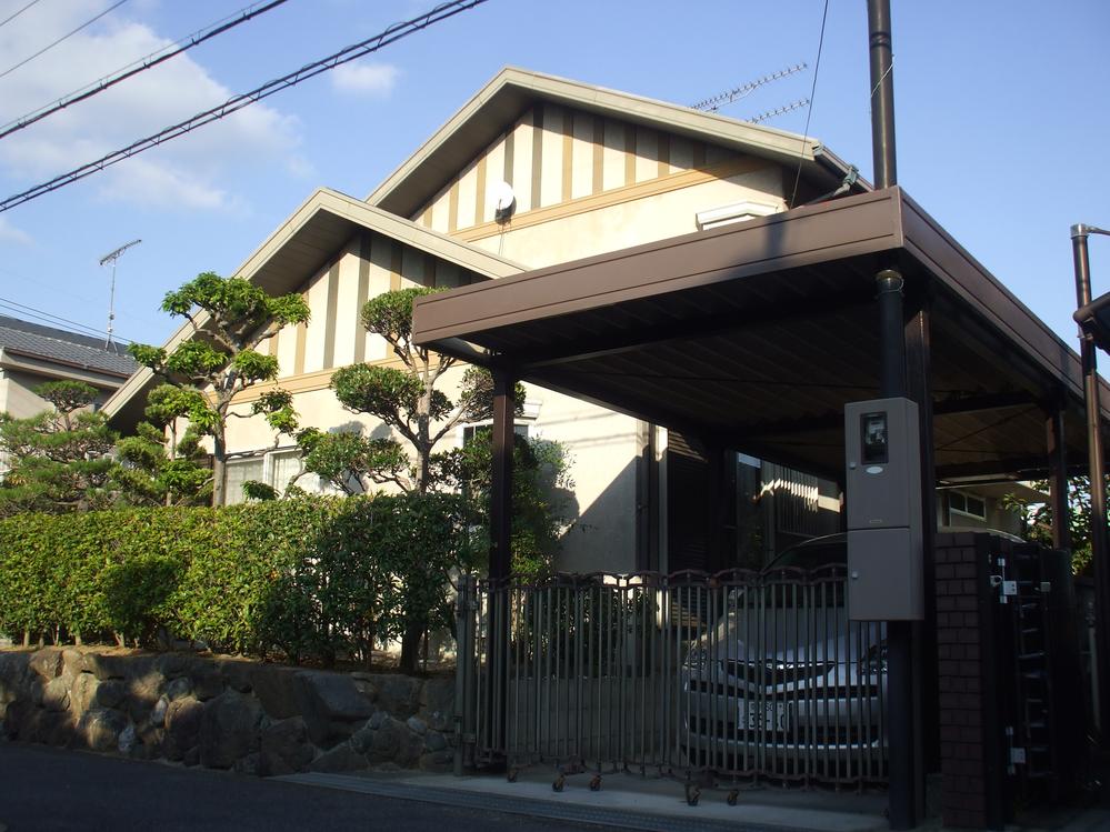 Local photos, including front road. Local (10 May 2013) Shooting