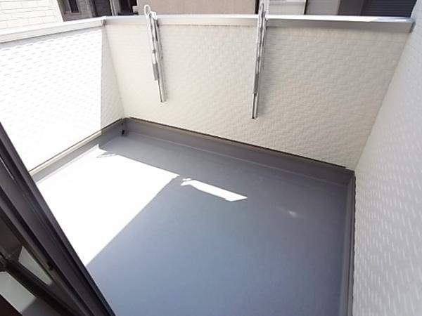 Balcony. Bright sun per well (same specifications balcony)