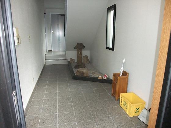 Entrance. Local (August 2013) Shooting