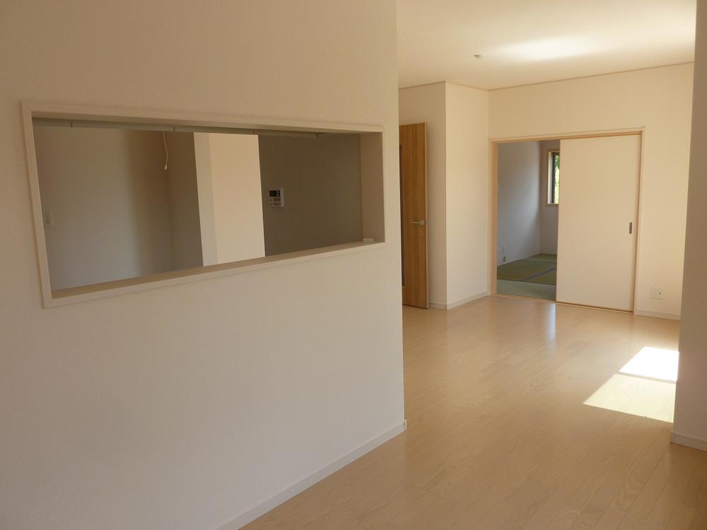 Same specifications photos (living)