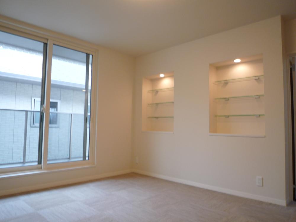 Other introspection. The main bedroom of high quality carpet tiles produce a space of peace, such as the hotel