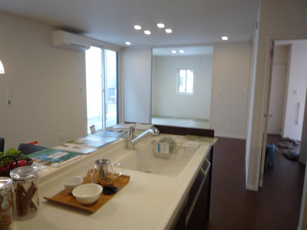 Living. Versatile Japanese-style room that leads from the living room