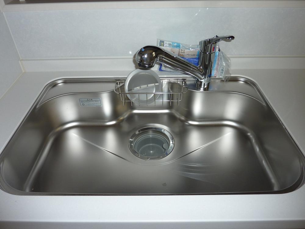 Other. With hand shower faucet