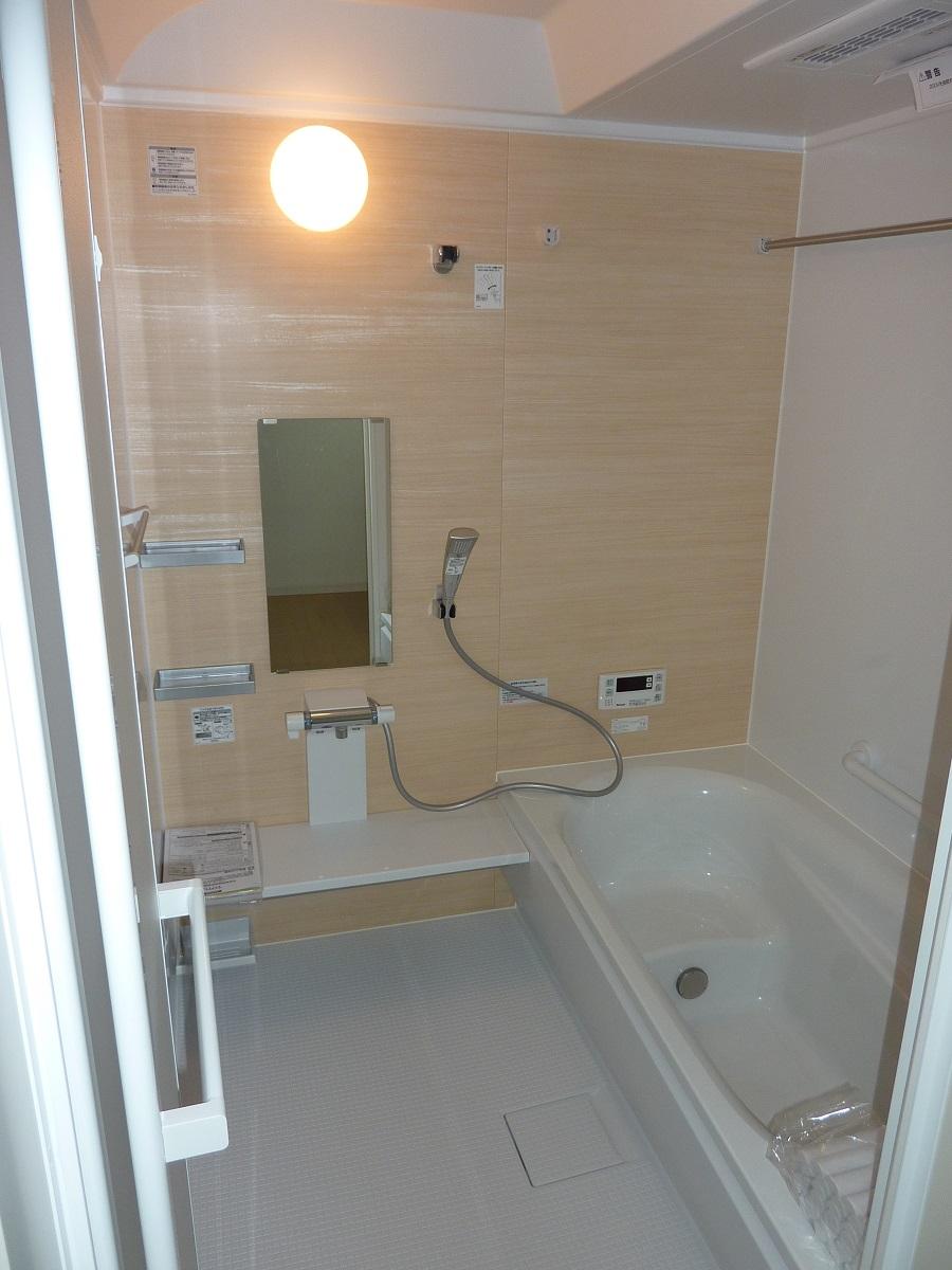 Bathroom. In with Western-style heating dryer Winter wash is also okay!