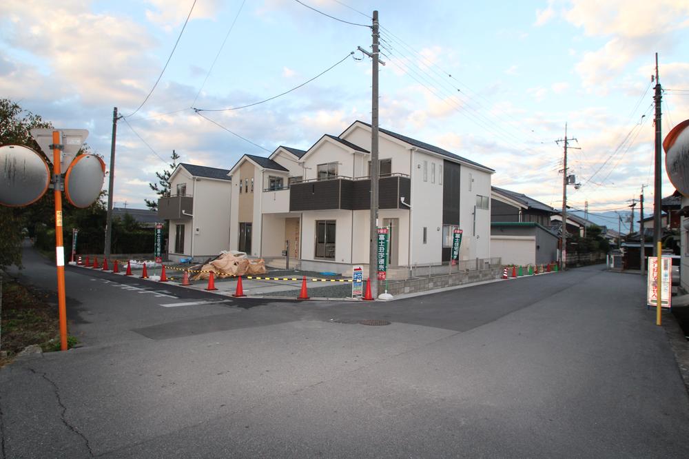 Local photos, including front road. Local (10 May 2013) Shooting