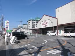 Supermarket. Daily qanat Izumiya Kashiharajingumae to the store 626m