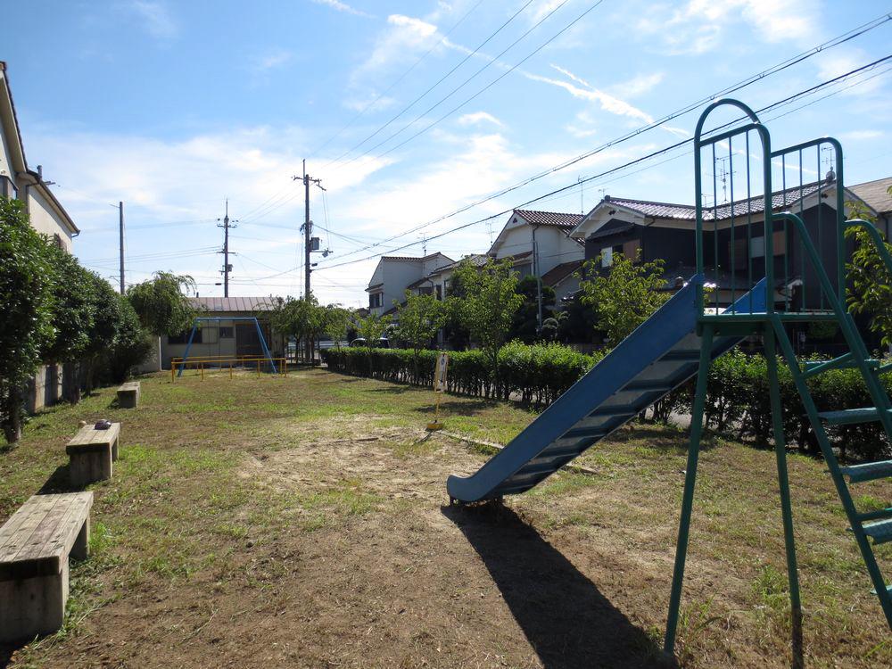 park. 10m to the park