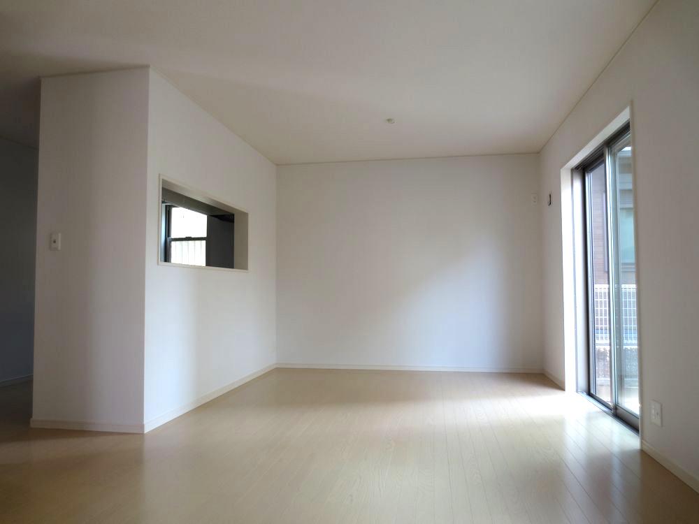 Living.  ■ Do not worry about condensation in the LOW-E pair glass use ■ 