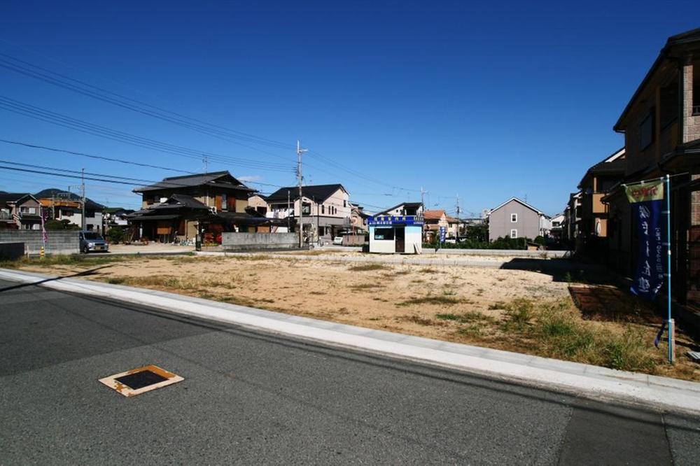 Local photos, including front road. Local (10 May 2013) Shooting