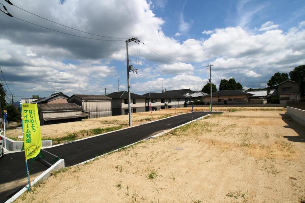 Local photos, including front road. Panoramic view (July 2013) Shooting