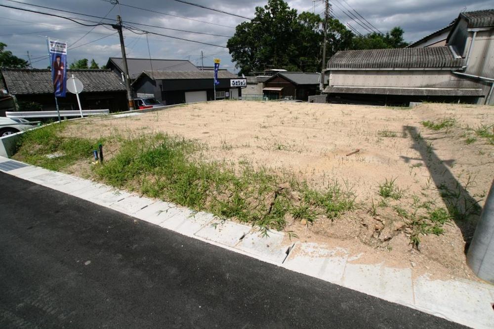 Local photos, including front road. Local (July 2013) Shooting