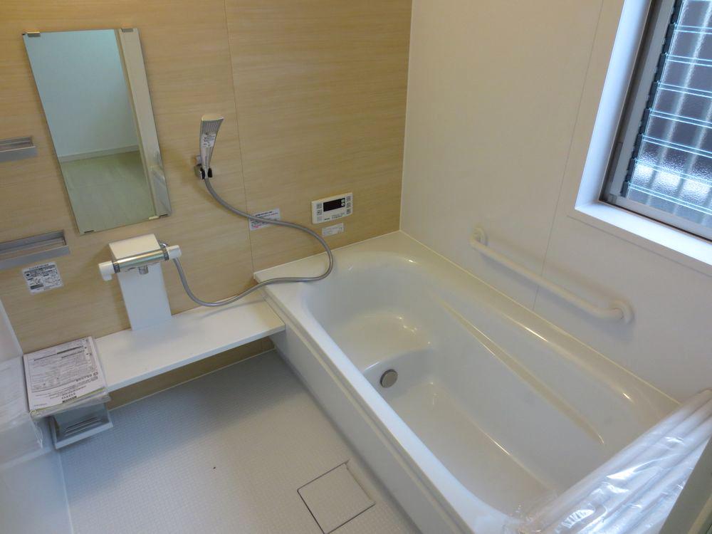 Bathroom.  ■ Bathroom 1 pyeong size automatic hot water beam, Add-fired function, Bathroom is equipped with heating dryer ■ 
